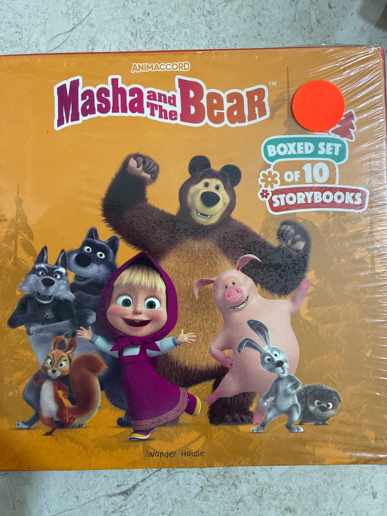 Masha and the Bear: Masha and the Bear Story Books : Boxed Set (Paperback)